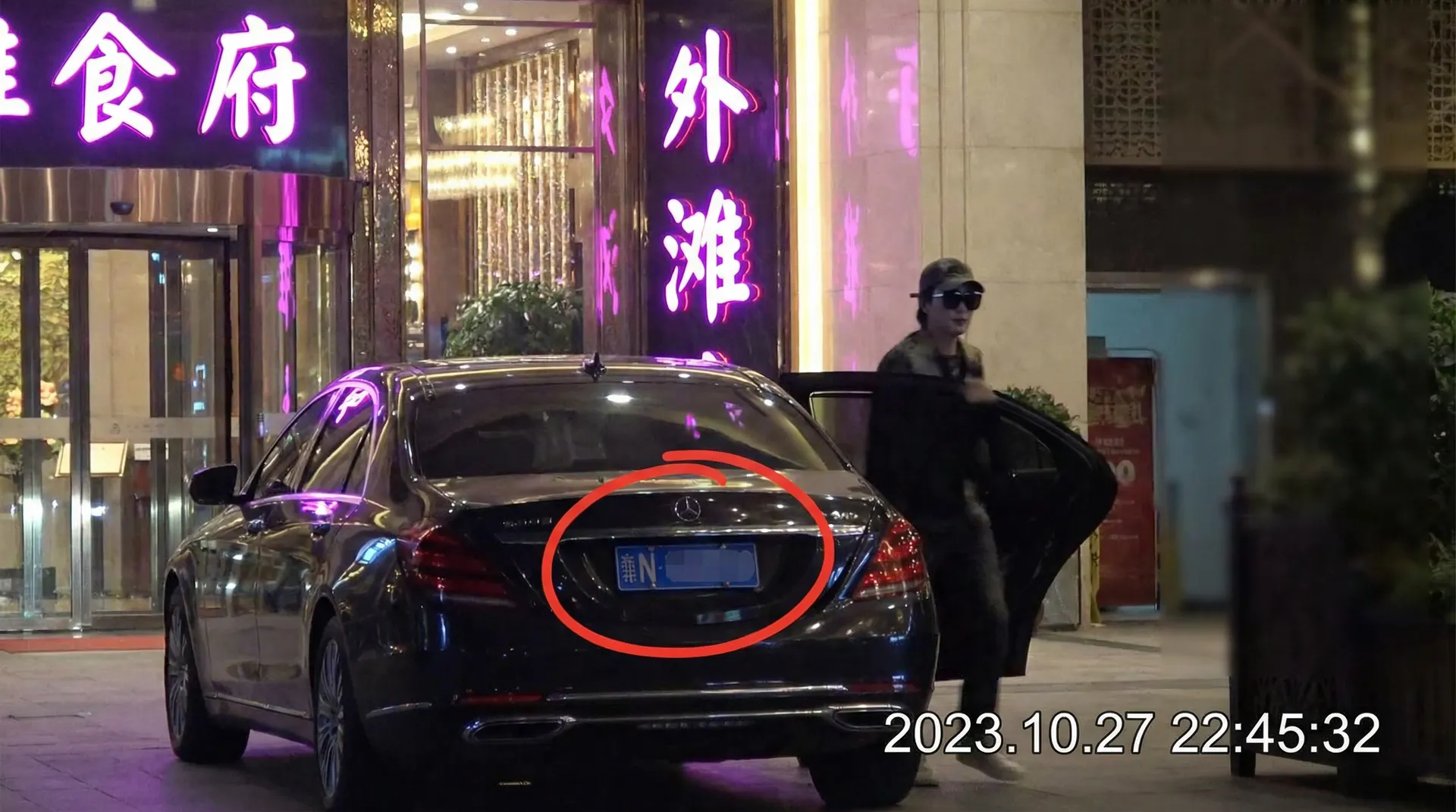 60彩娱乐网址 - 豪车餐厅外偷拍